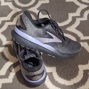 Brooks Charcoal And Lavender Ghost 16